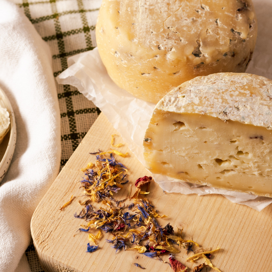 Caciotta ai Petali di Fiori e Zafferano