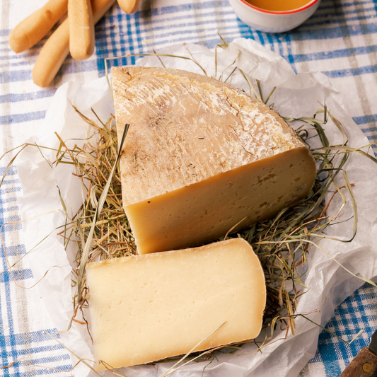 Formaggio Stagionato nel Fieno